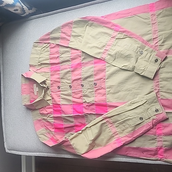 ***HOST PICK*** Burberry Collared Shirt XS - Picture 1 of 6